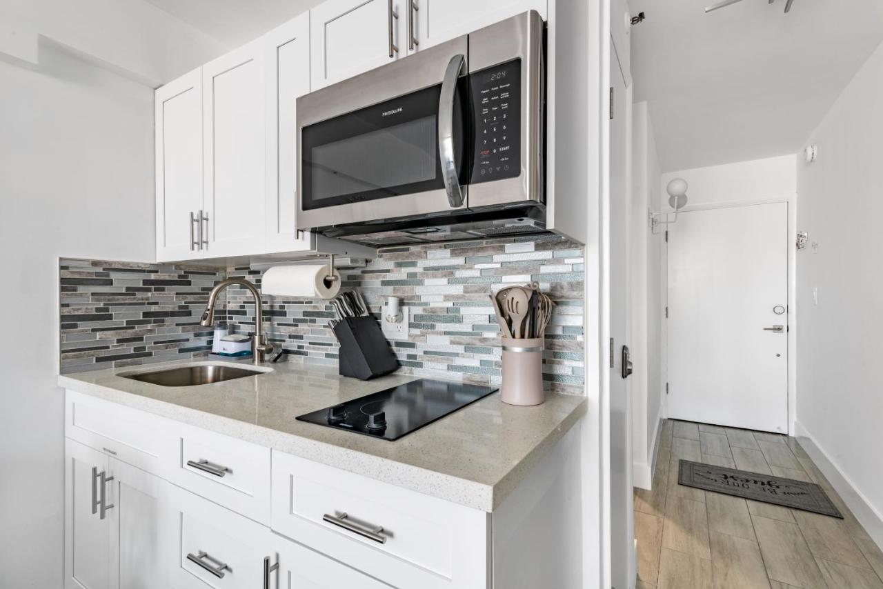 Newly Renovated Oceanfront Studio W/ Balcony - Daytona Beach Apartment Exterior foto